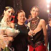 После спектакля. Екатерина Хомкина-Сафронова и Алена Филатова с Ню Ятин, генеральным директором концертного агентства Shanghai Starry Cultural Promotion