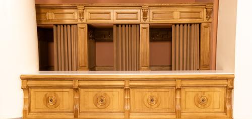 В театре оборудовали места для переодевания зрителей