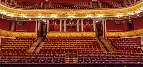 Нужен ли дресс-код в театре