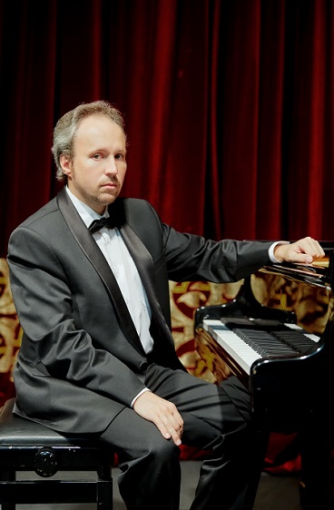 Дмитрий Карпов