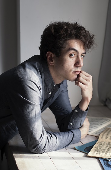 Константин Емельянов